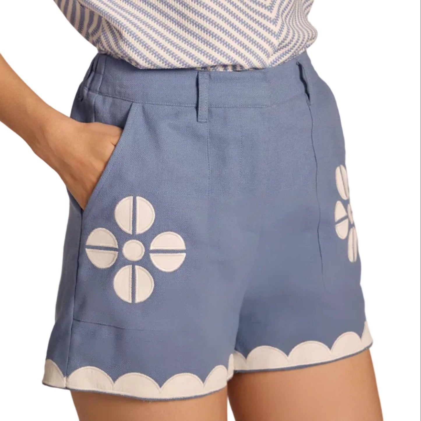 CONTRAST EMBROIDERY SHORTS