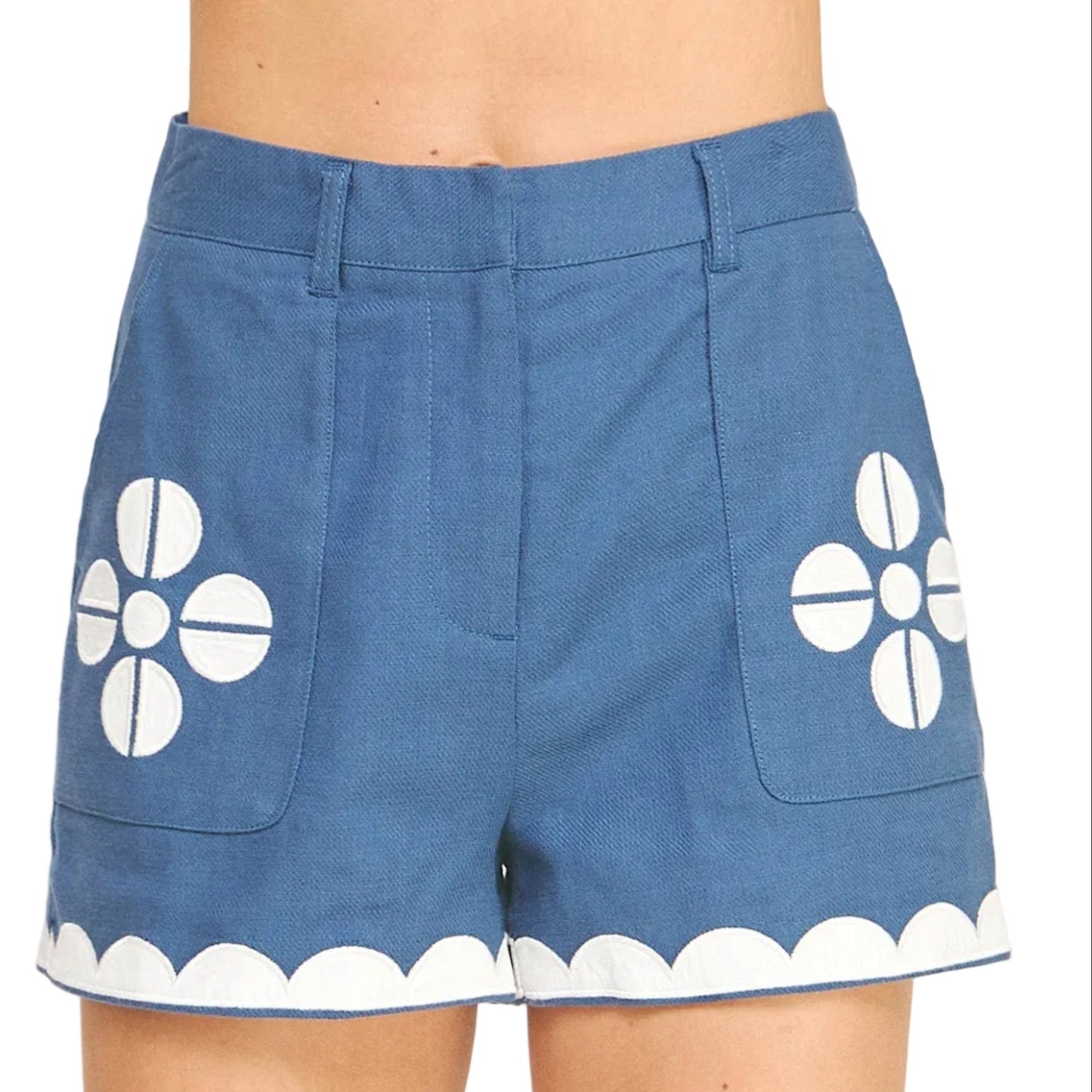 CONTRAST EMBROIDERY SHORTS